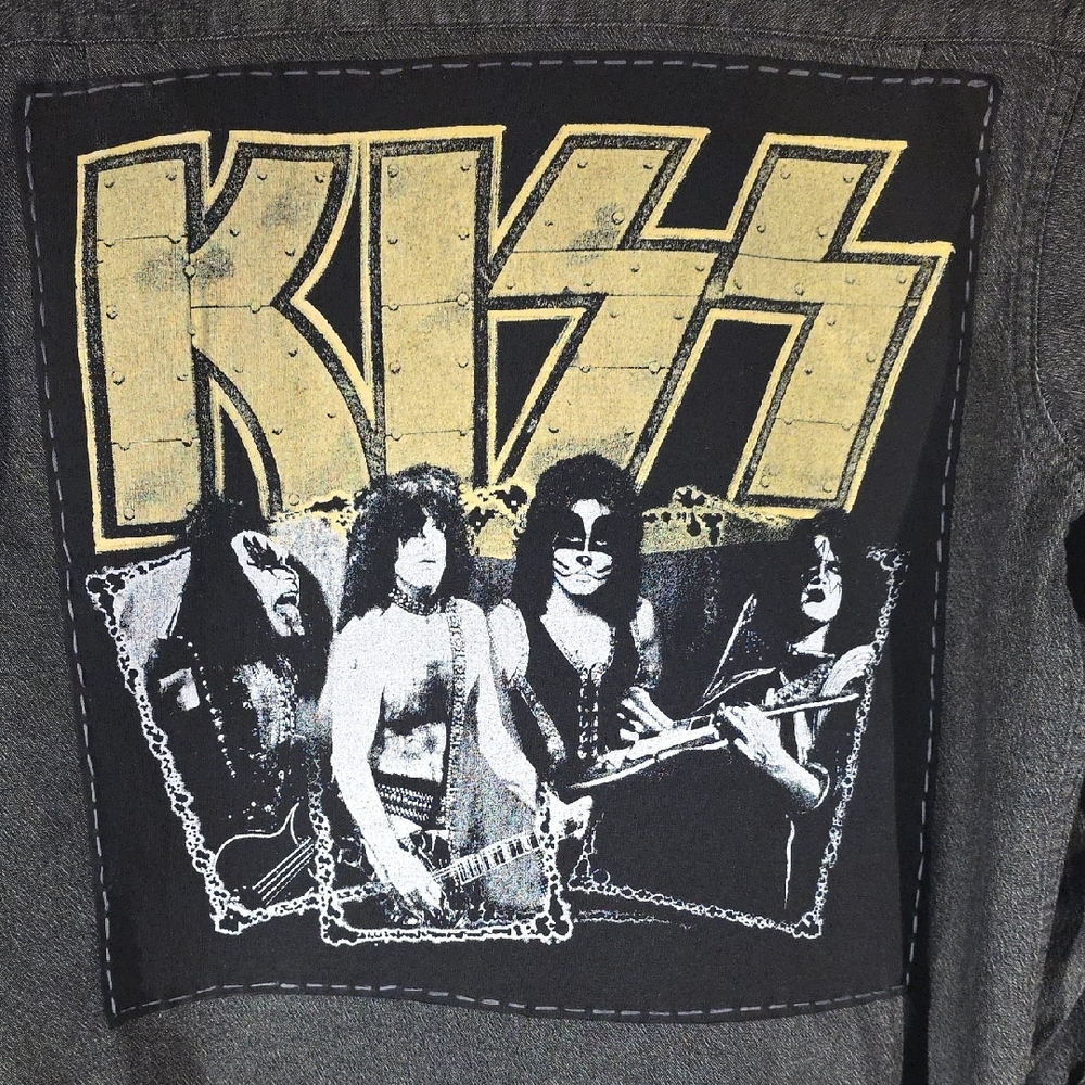 Upcycled KISS Gray Casual Button Down Shirt - Picture 4 of 7